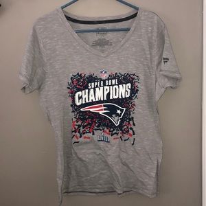 Patriots V-neck tshirt